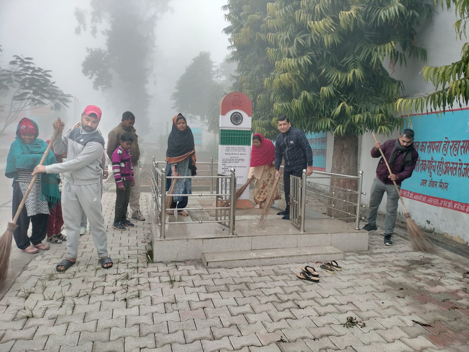 प्राण प्रतिष्ठा : समारोह को लेकर तैयारियां जोरों पर, स्वच्छता अभियान में पसीना बहा रहे कर्मचारी