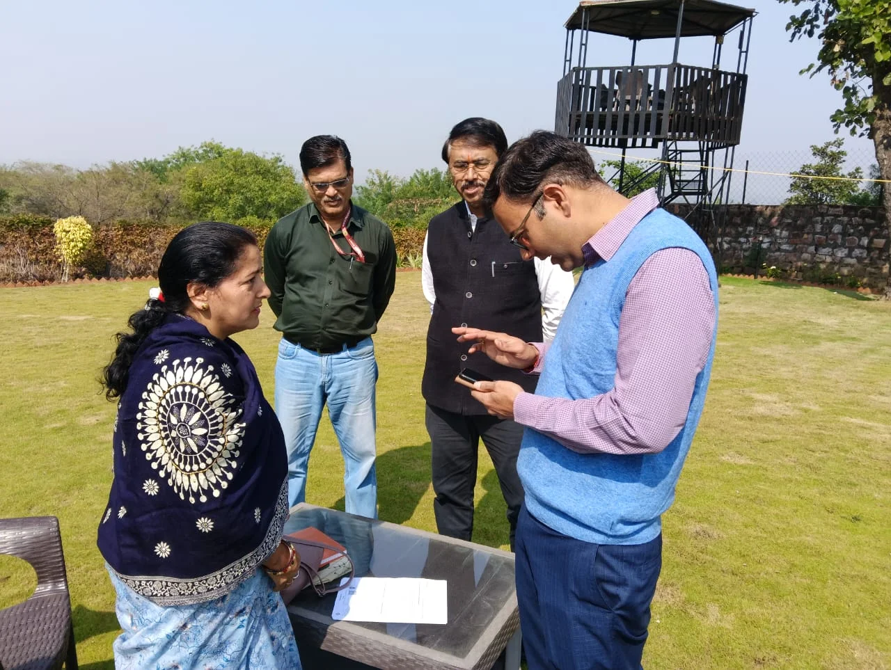 कलेक्टर  के निवास पर पहुंचे बीएलओ