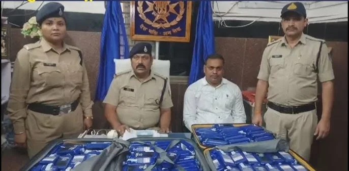 कटनी से खरीदी गई शराब की खेप के साथ रीवा की दो युवतियों पकड़ी गई