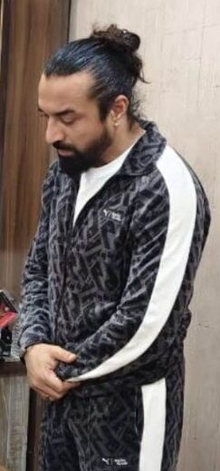 एक्टर एजाज खान ने भ्रामक वीडियो किया पोस्ट