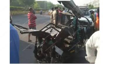 तेज रफ्तार कार ने ई-रिक्शा को मारी टक्कर