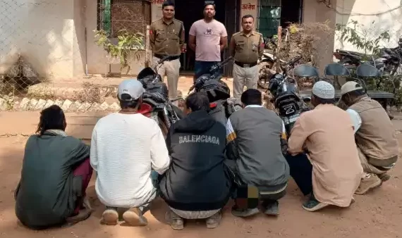 तीन मोटरसाइकिल कीमती करीब 2.25 लाख रुपए जप्त की गई