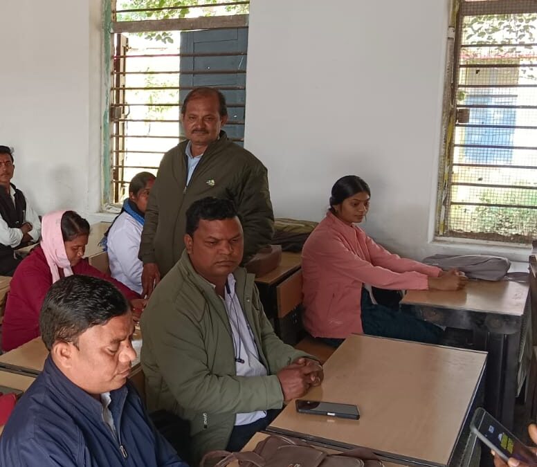 मध्यप्रदेश जनअभियान परिषद के जिला समन्वयक ने संपर्क कक्षाओं का किया निरीक्षण जल संचय अभियान पर कार्य योजना तैयार करने के दिए निर्देश