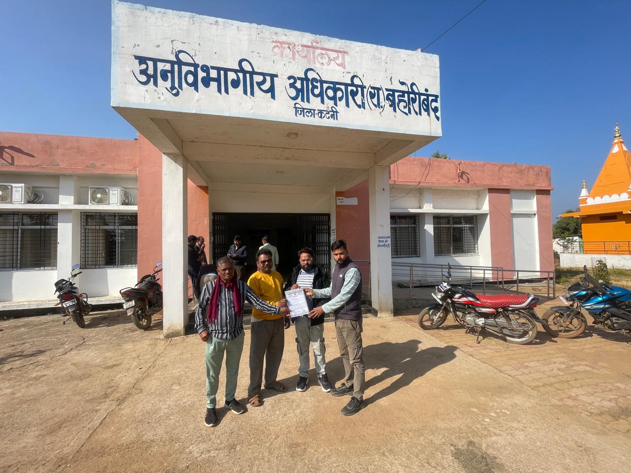 latest katni news today भीम आर्मी भारत एकता मिशन ने छुआछूत के संबंध में बहोरीबंद में सौंप शिकायत पत्र