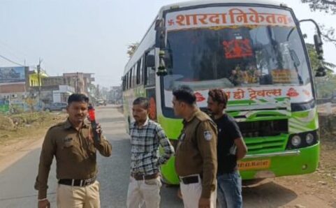 रीठी पुलिस की सतर्कता से बचे दो दर्जन यात्री, नशे में धुत्त बस चालक की जानलेवा हरकत