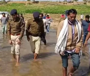 KATNI NEWS तीन दिन से लापता मनोज साहू की महानदी के किनारे लावारिस मिली बाइक