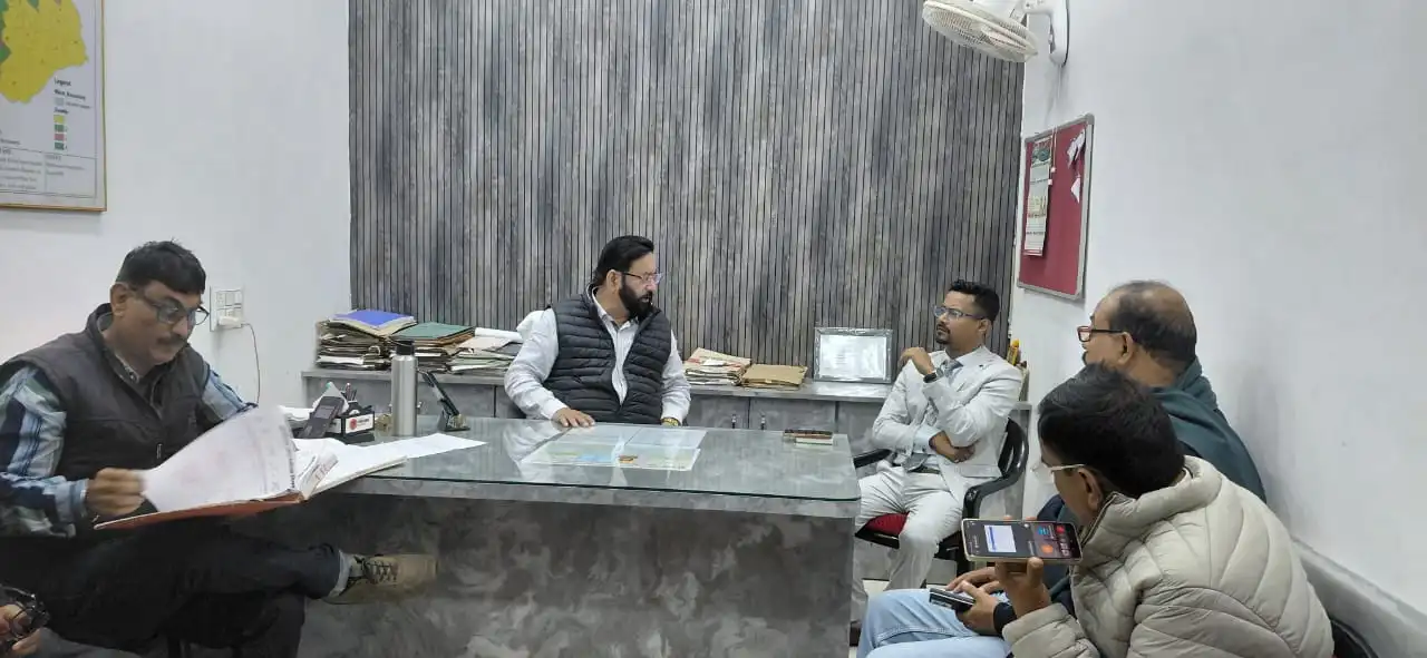 katni news निगम उपायुक्त एवं राजस्व अधिकारी ने की राजस्व वसूली कार्य की समीक्षा