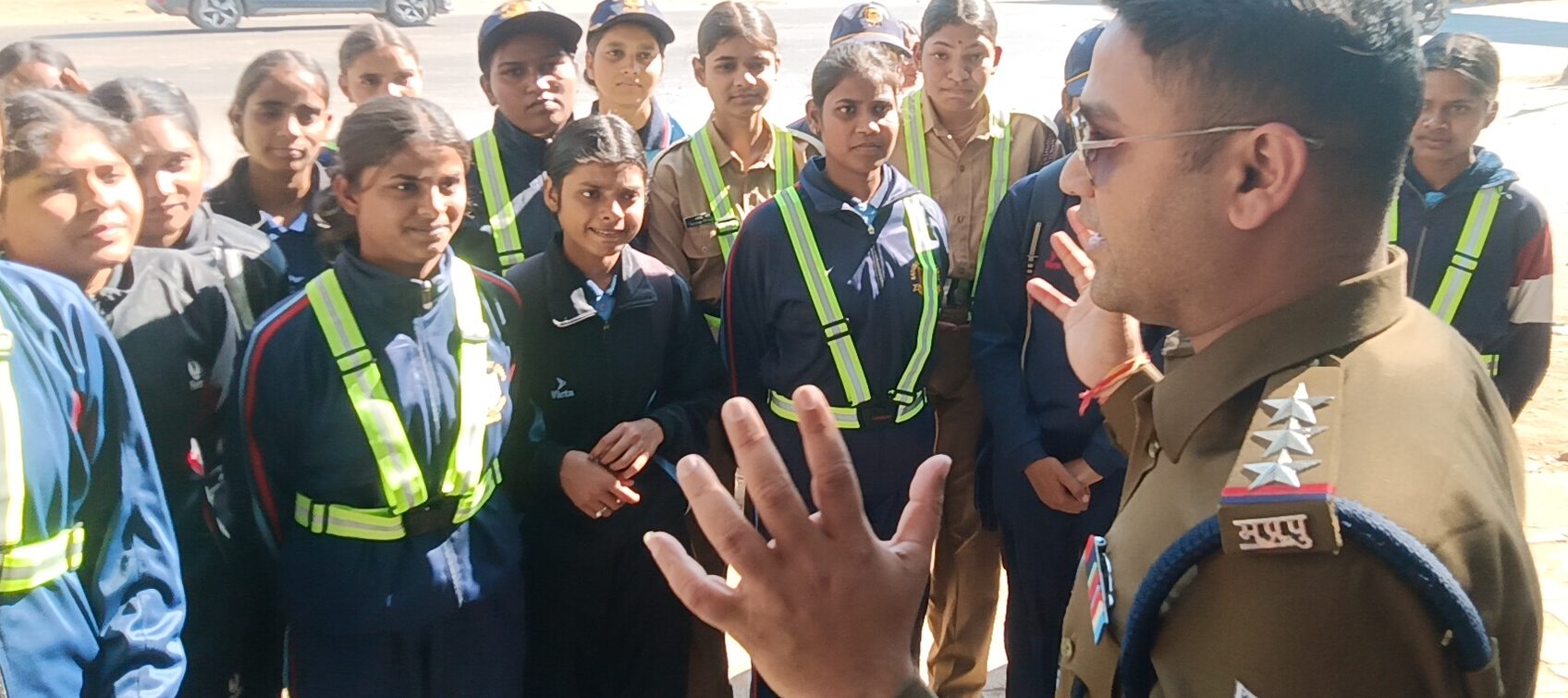 katni news सड़क सुरक्षा जीवन रक्षा अभियान के तहत यातायात जागरूकता कार्यक्रम