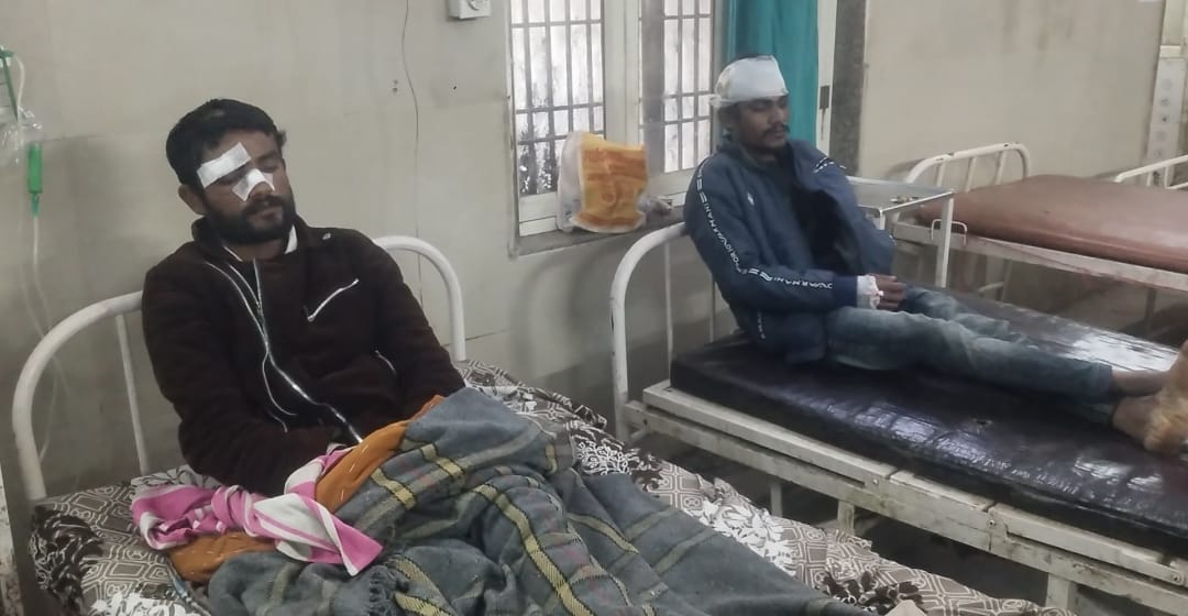katni news युवको के साथ जमीनी विवाद के चलते घर मे घुस कर मारपीट दो घायल जिला अस्पताल में चल रहा इलाज