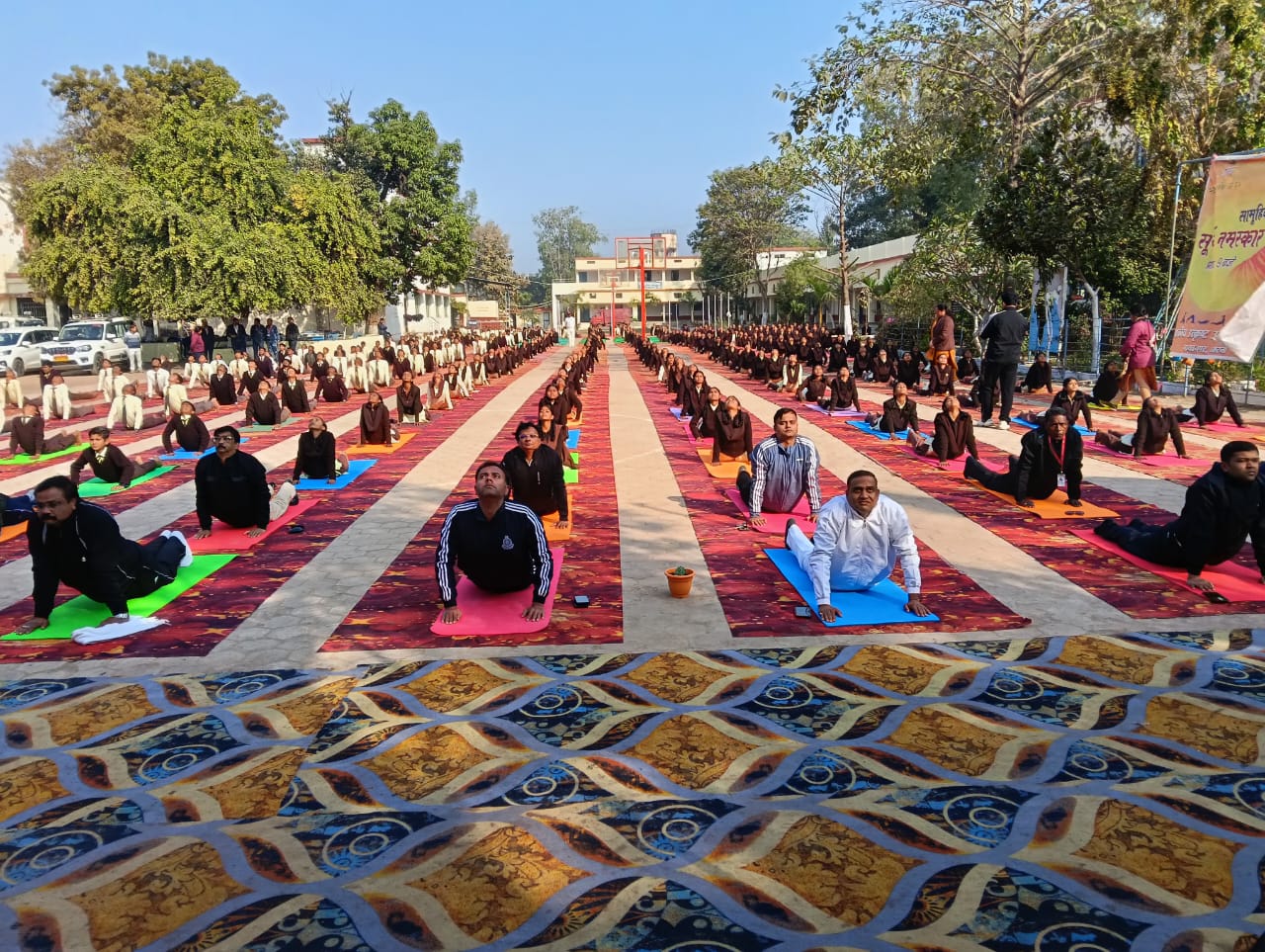 katni news today युवा दिवस पर उत्कृष्ट विद्यालय माधवनगर में हुआ सामूहिक सूर्य-नमस्कार का जिलास्तरीय कार्यक्रम