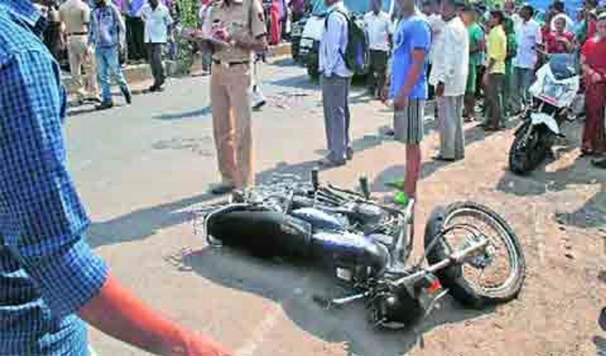  satna news today सतना में ट्रक ने मोटरसाइकिल को मारी टक्कर, पिता-पुत्र की मौत