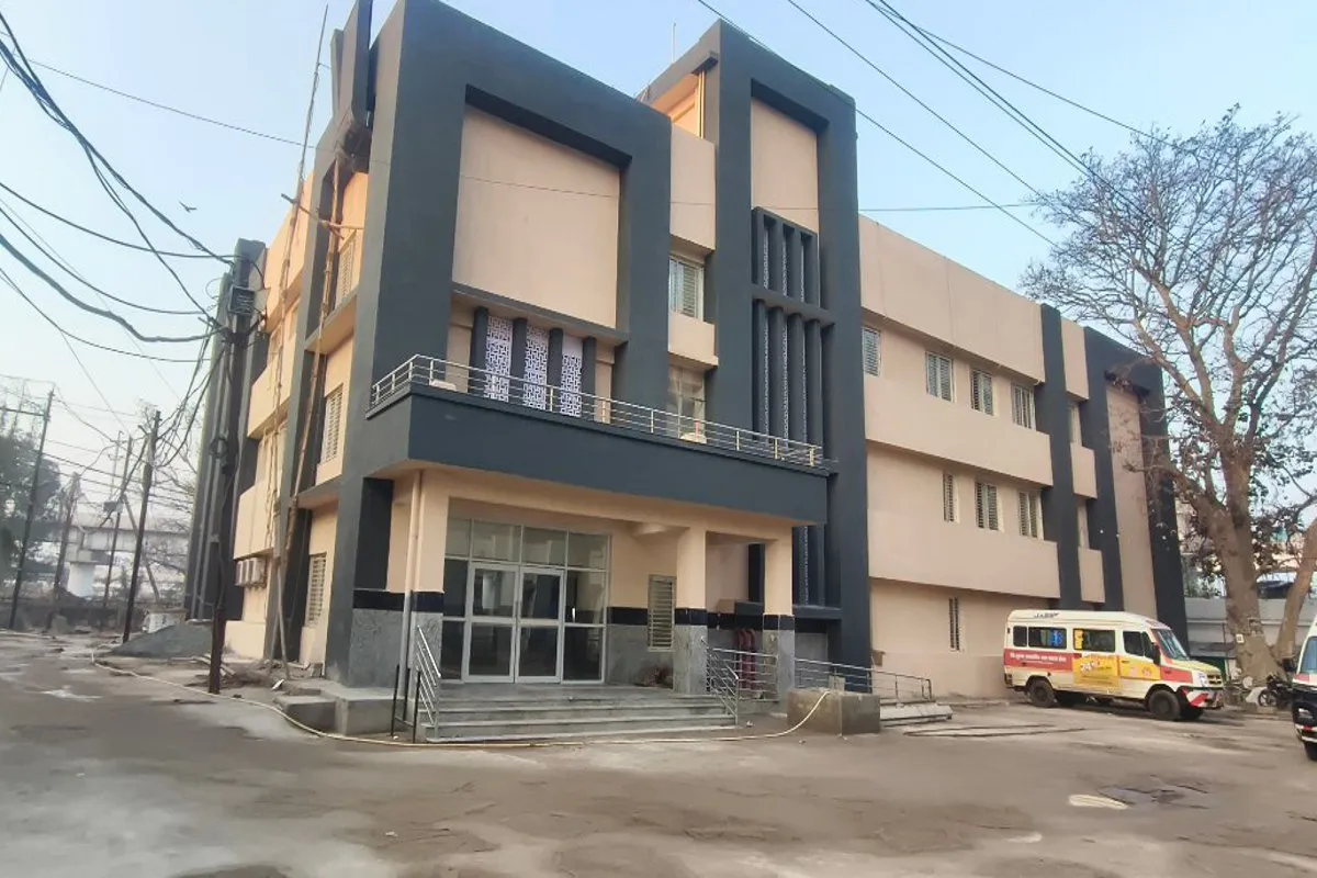 15 करोड़ की लागत से बन रही क्रिटिकल केयर यूनिट अब तक शुरू नहीं, मरीजों को नहीं मिल रही बेहतर सुविधा