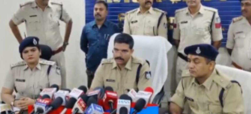 13 लाख की चोरी का खुलासा