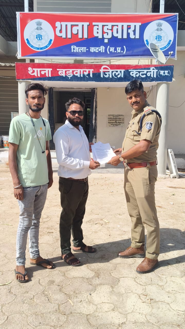 बड़वारा में ओवरलोडिंग और नो-एंट्री उल्लंघन के खिलाफ फूटा जनता का गुस्सा, तहसीलदार और थाना प्रभारी को सौंपा ज्ञापन