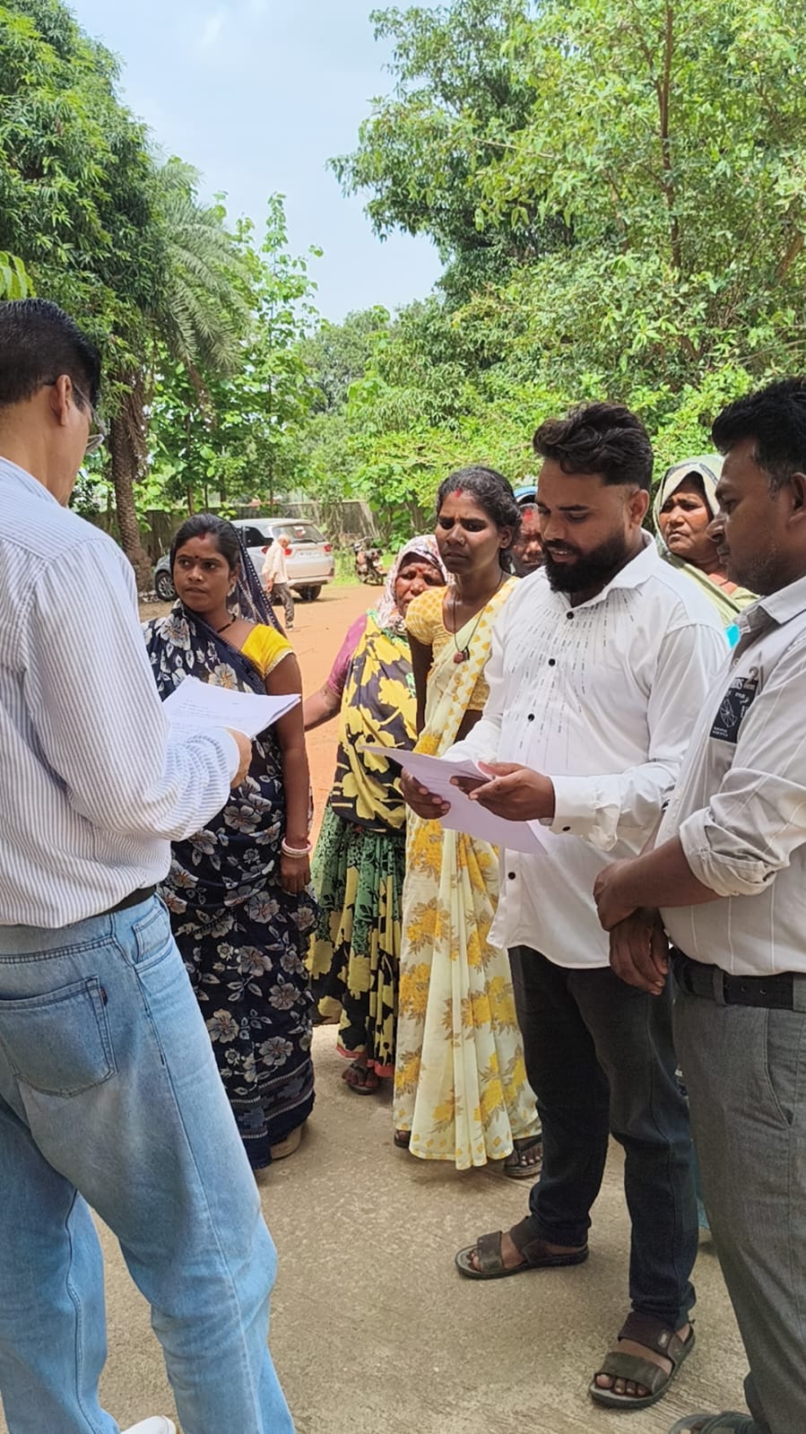 बड़वारा में पट्टा वितरण में बड़े घोटाले का आरोप: अपात्रों ने कूटरचित दस्तावेजों से हड़पी जमीन, ग्रामीणों ने तहसीलदार को सौंपा ज्ञापन