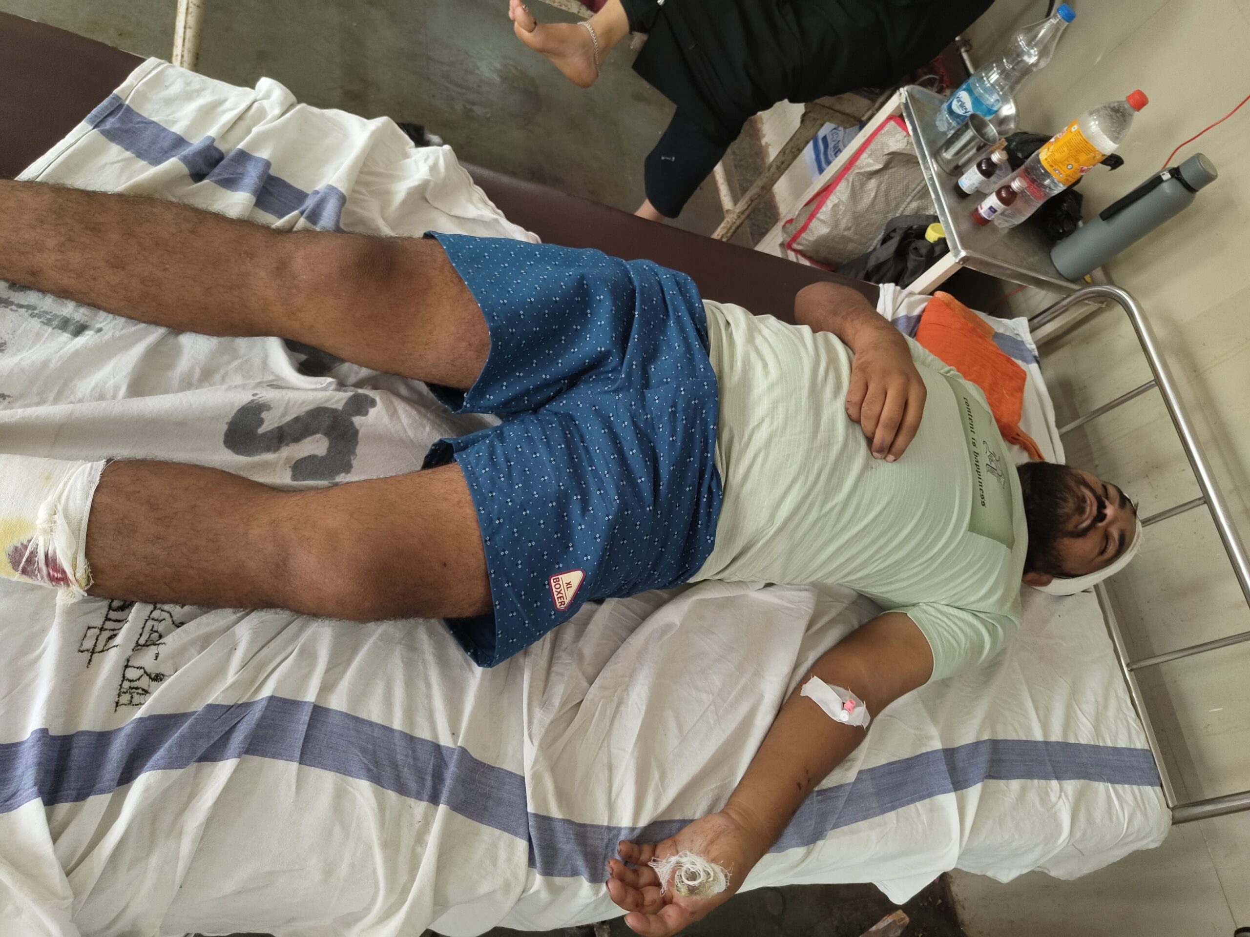 कटनी: बड़वारा के रोहनिया में राजनीतिक रंजिश के चलते कांग्रेस नेता राघवेंद्र सिंह पर जानलेवा हमला; FIR दर्ज, कटनी अस्पताल में भर्ती