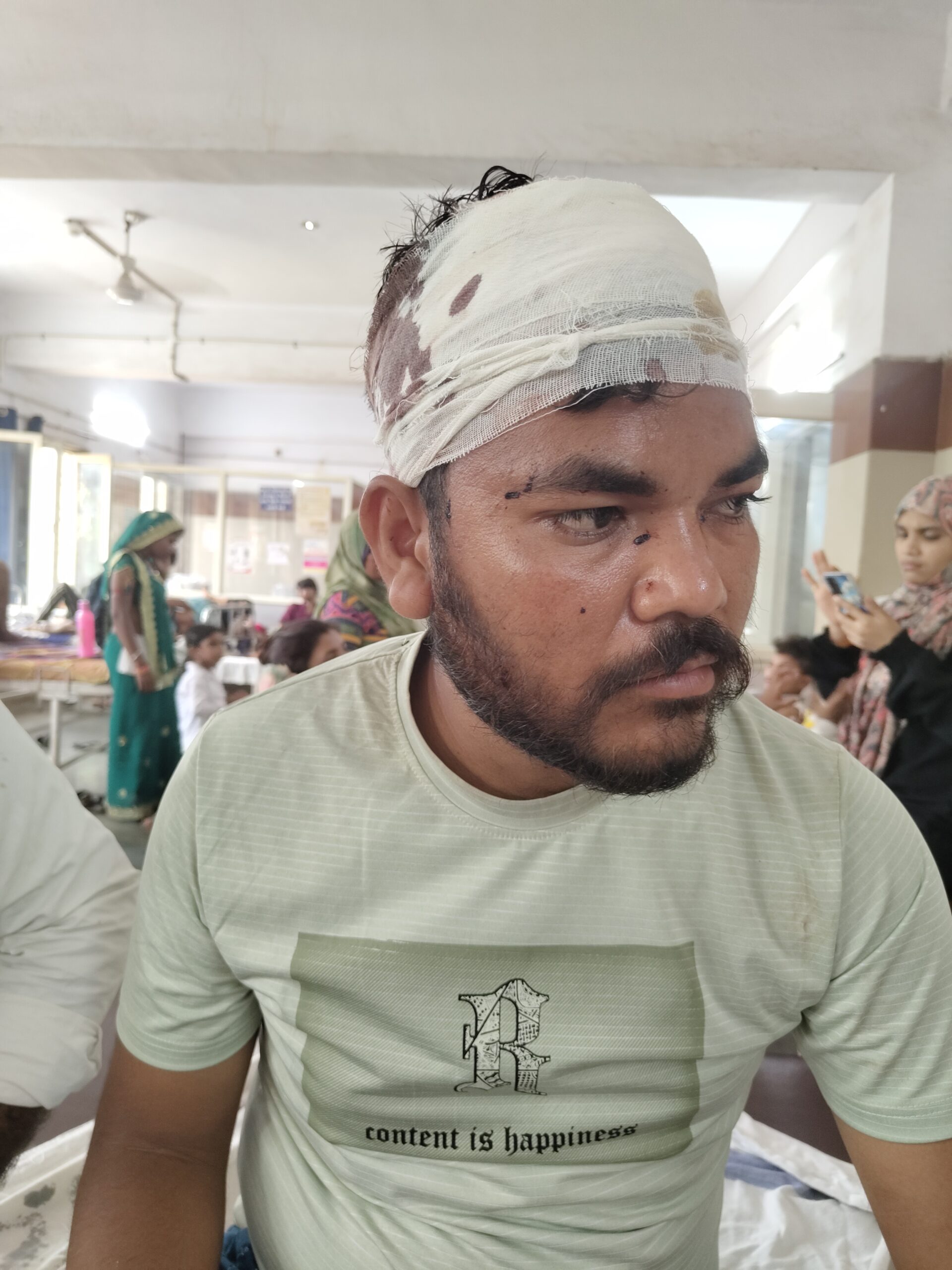 कटनी: बड़वारा में राजनीतिक रंजिश के चलते कांग्रेस नेता व समाजसेवी राघवेंद्र सिंह पर धारदार हथियारों से जानलेवा हमला, हालत नाजुक; क्षेत्र में आक्रोश