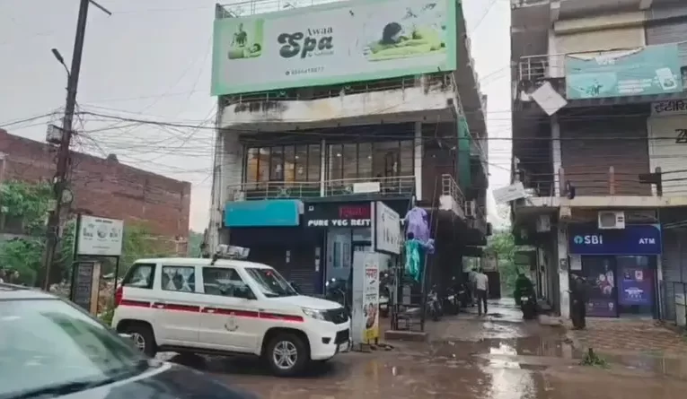 बरगवां के दो स्पा सेंटरों पर पुलिस की बड़ी कार्रवाई: 5 युवक और 10 युवतियां हिरासत में, मची अफरा-तफरी